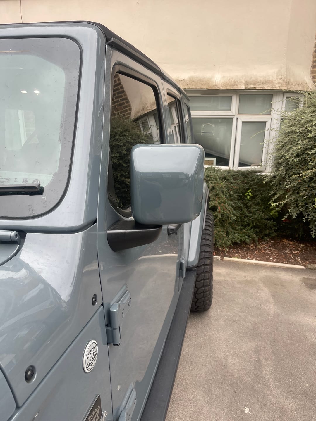 Customer photo review of Painted Mirror Covers (Fits JL/JT)