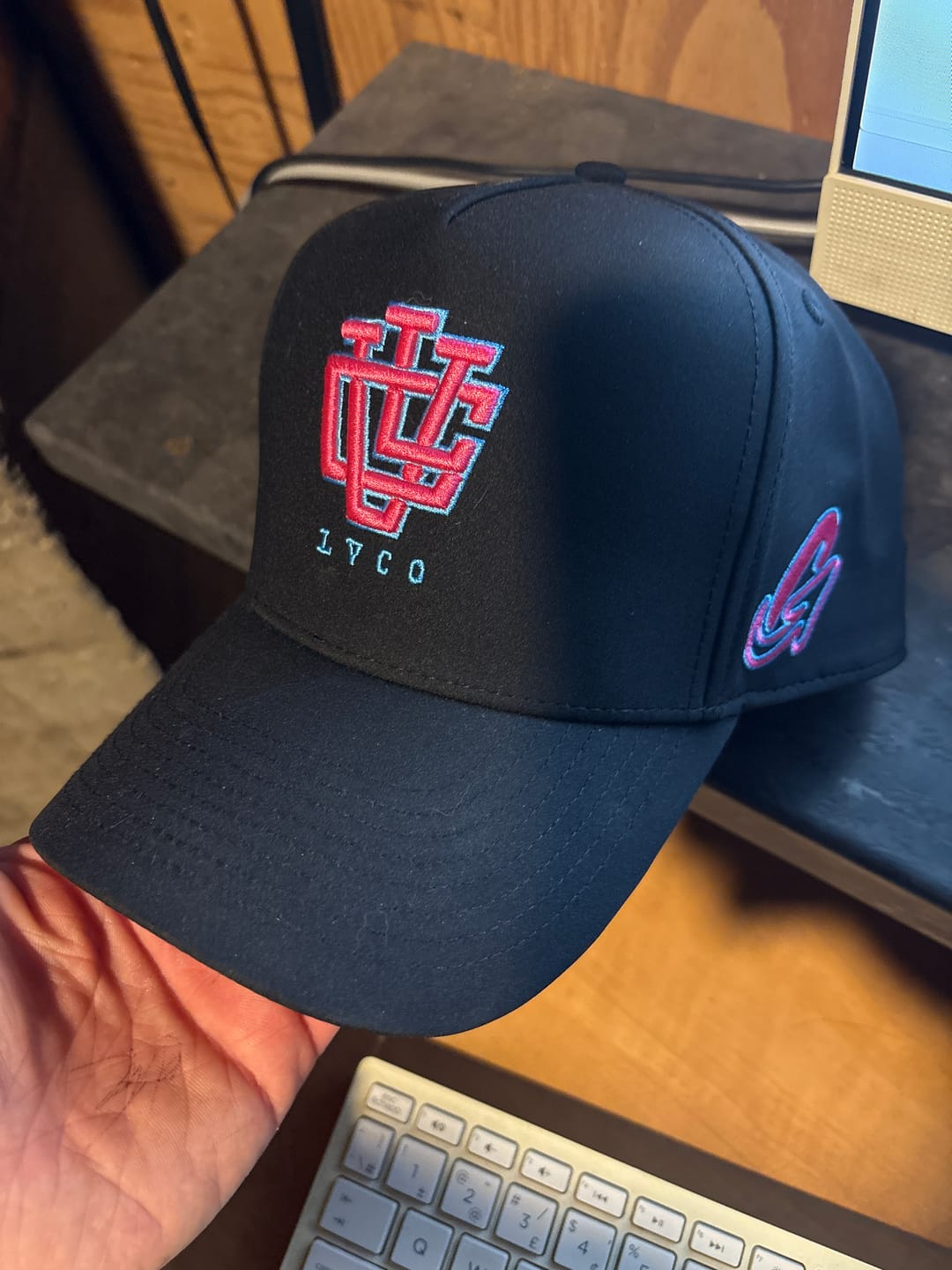 Customer photo review of [LIMITED EDITION] DEEP FIT LVCO x Geeup Water Resistant A-FRAME HAT