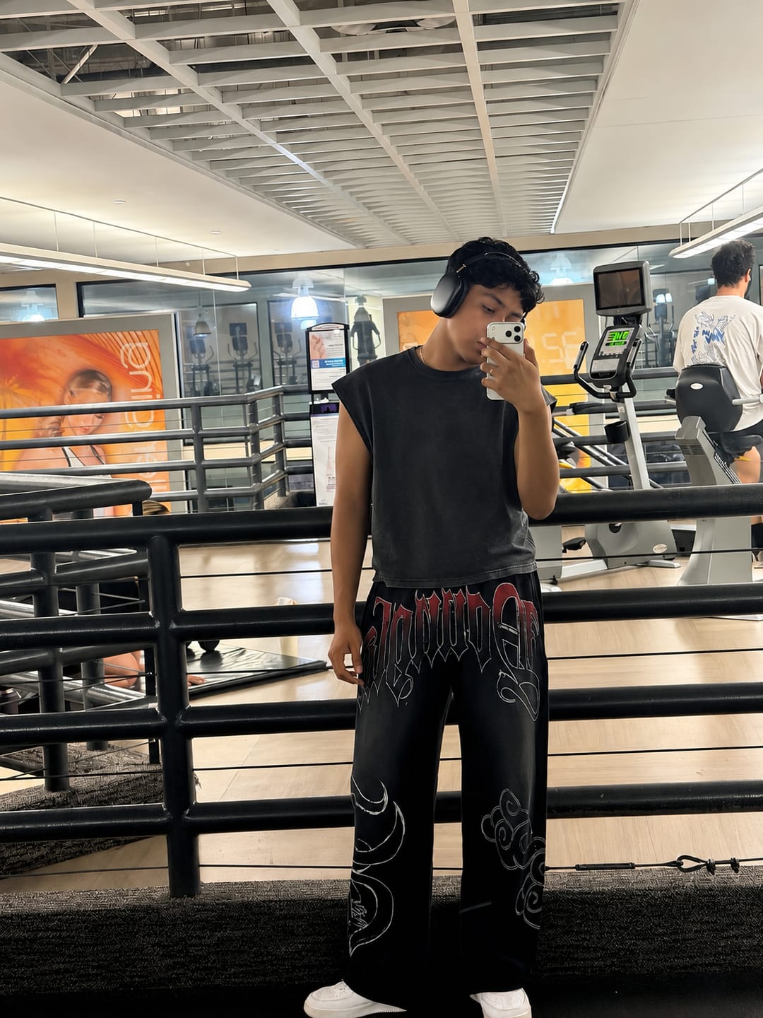 Customer photo review of 2061 - Threadmark Sweats