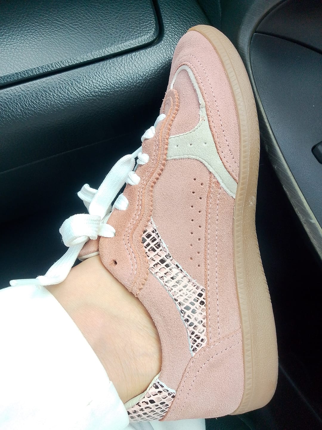 Customer photo review of SNEAKER RETRO CASUAL PIEL BLANCO