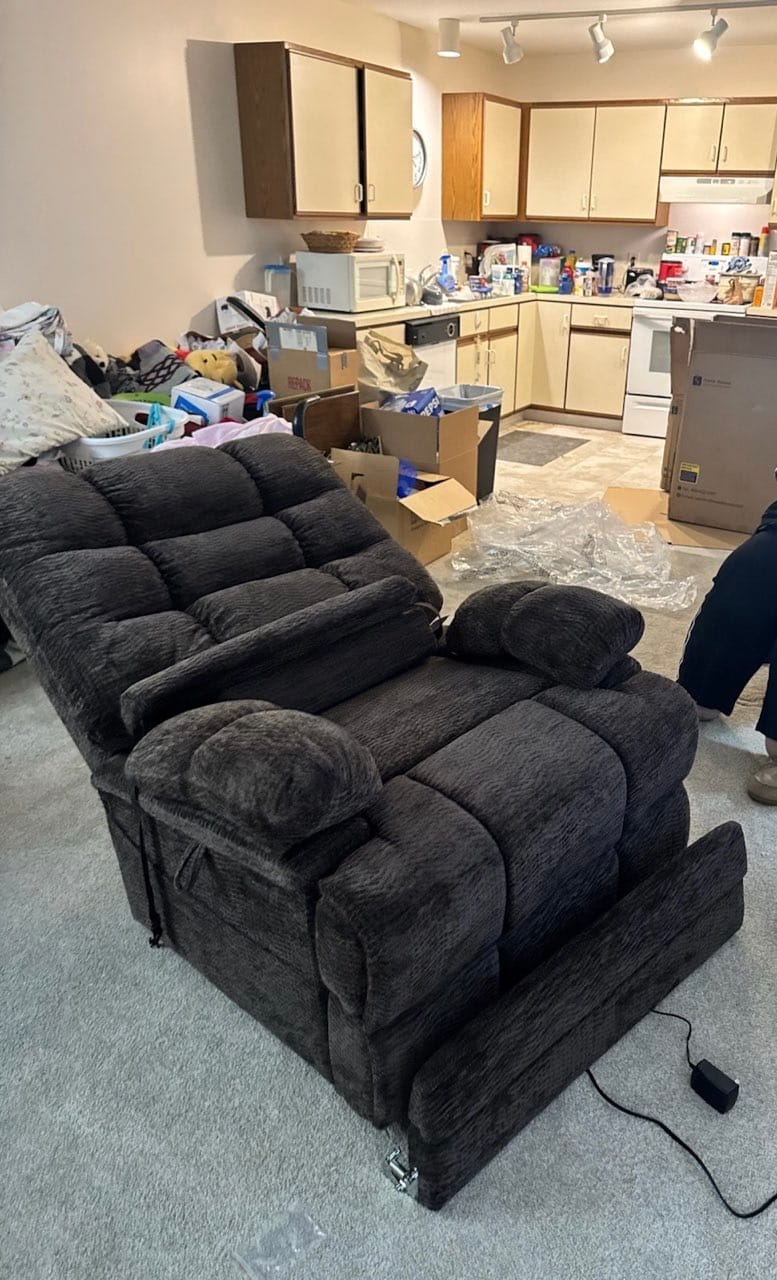 Customer photo review of 9205L Big & Tall Power Lift Recliner – Extended Footrest, Dual Motor, Heat & Massage, 400 lbs