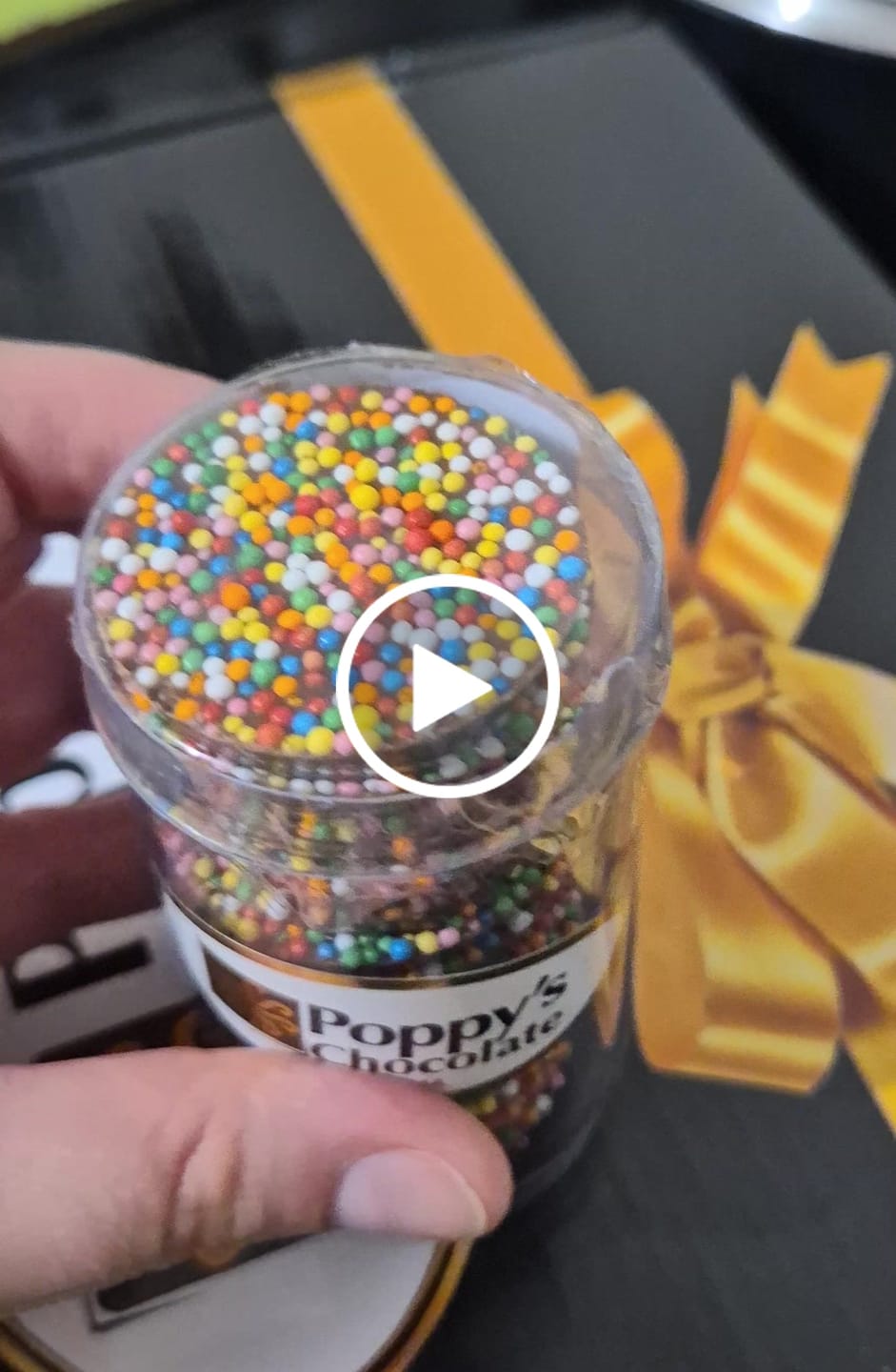 Customer video review of Sprinkles Milk Chocolate Regular size 13/cylinder