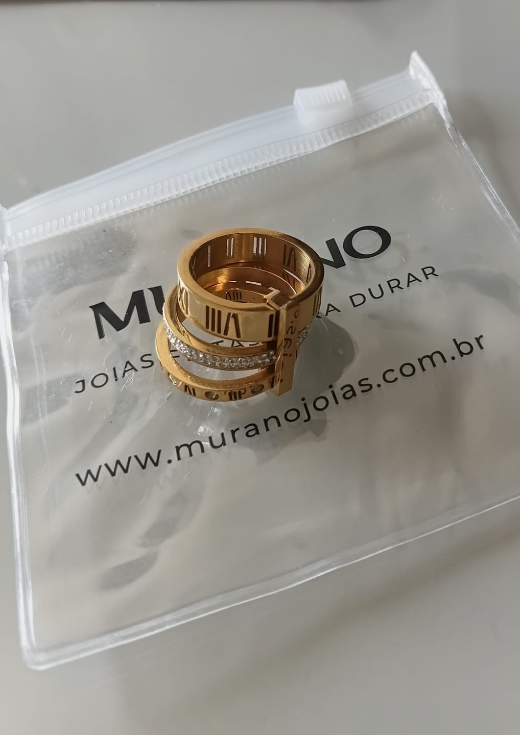 Customer photo review of Brinco de Argola Arielle Banhado em Ouro 18K