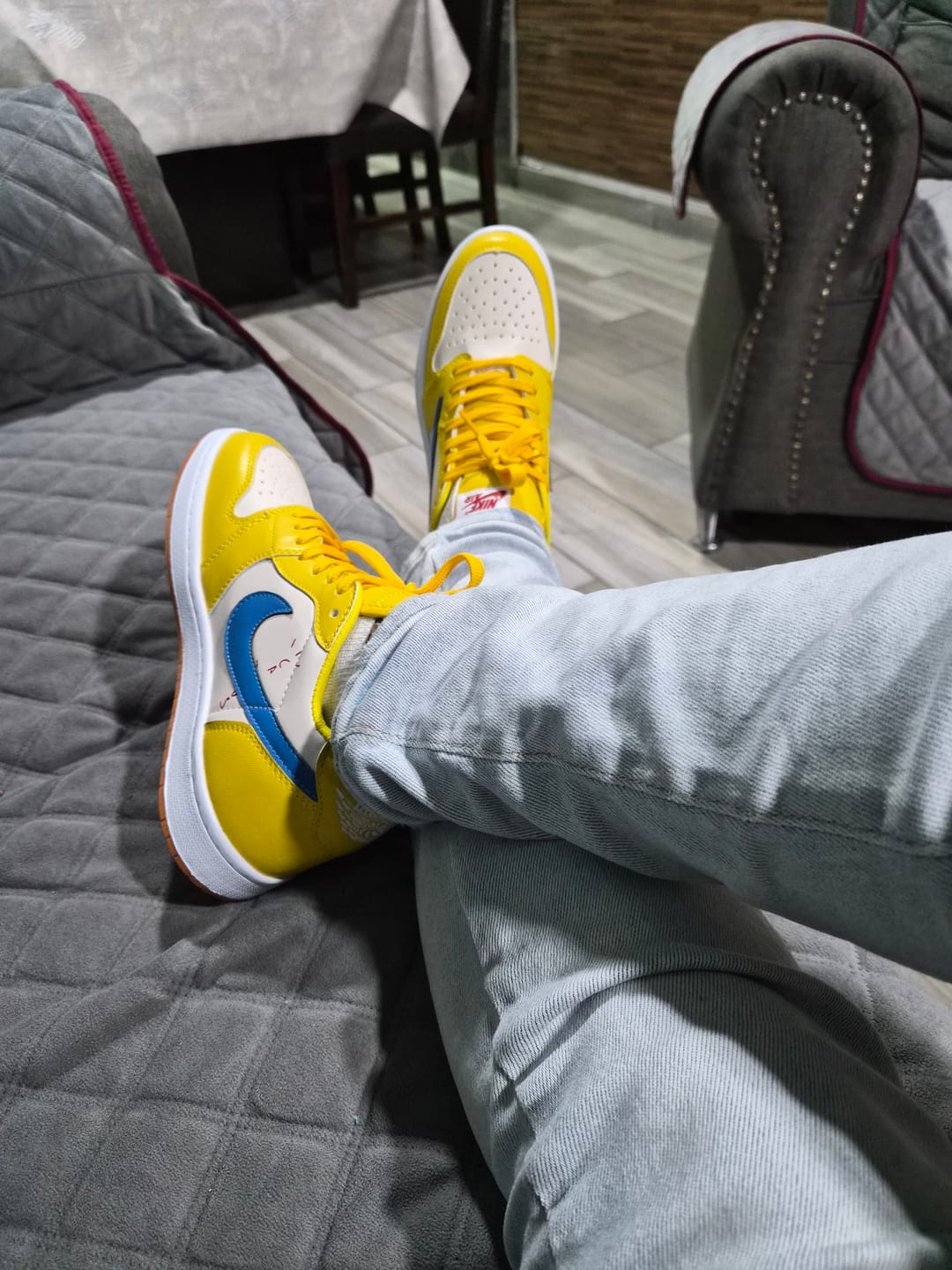 Customer photo review of Tenis Travis Low Canary