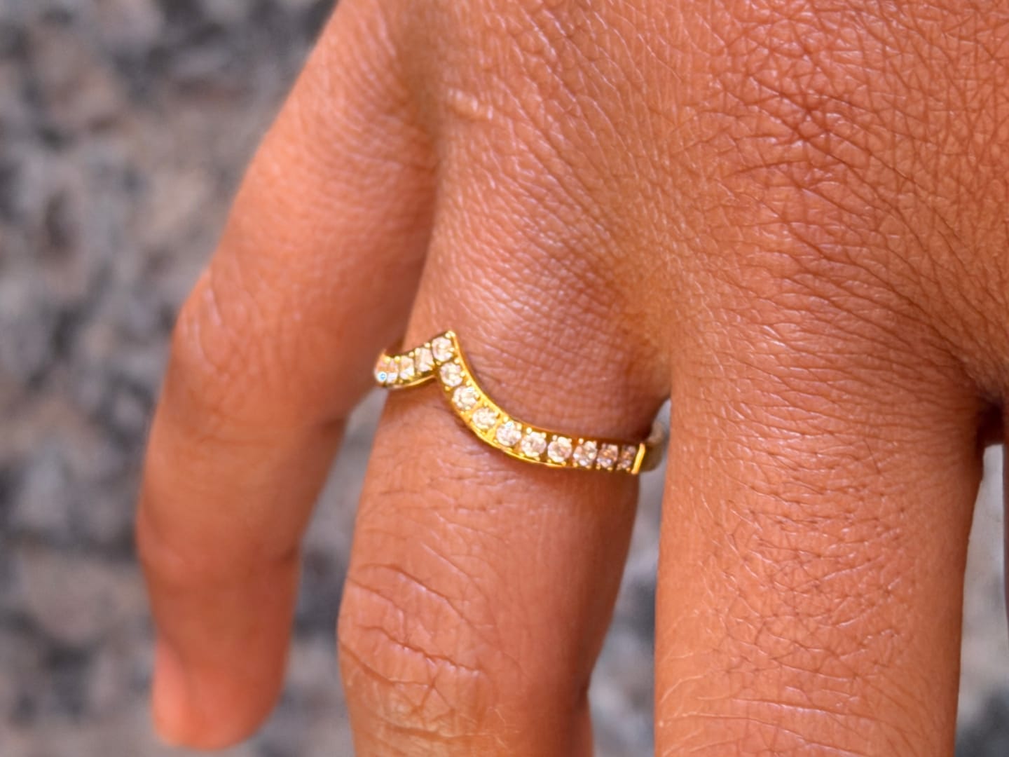 Customer photo review of Anel Diadema com Pedras Brilhantes Banhado em Ouro 18k