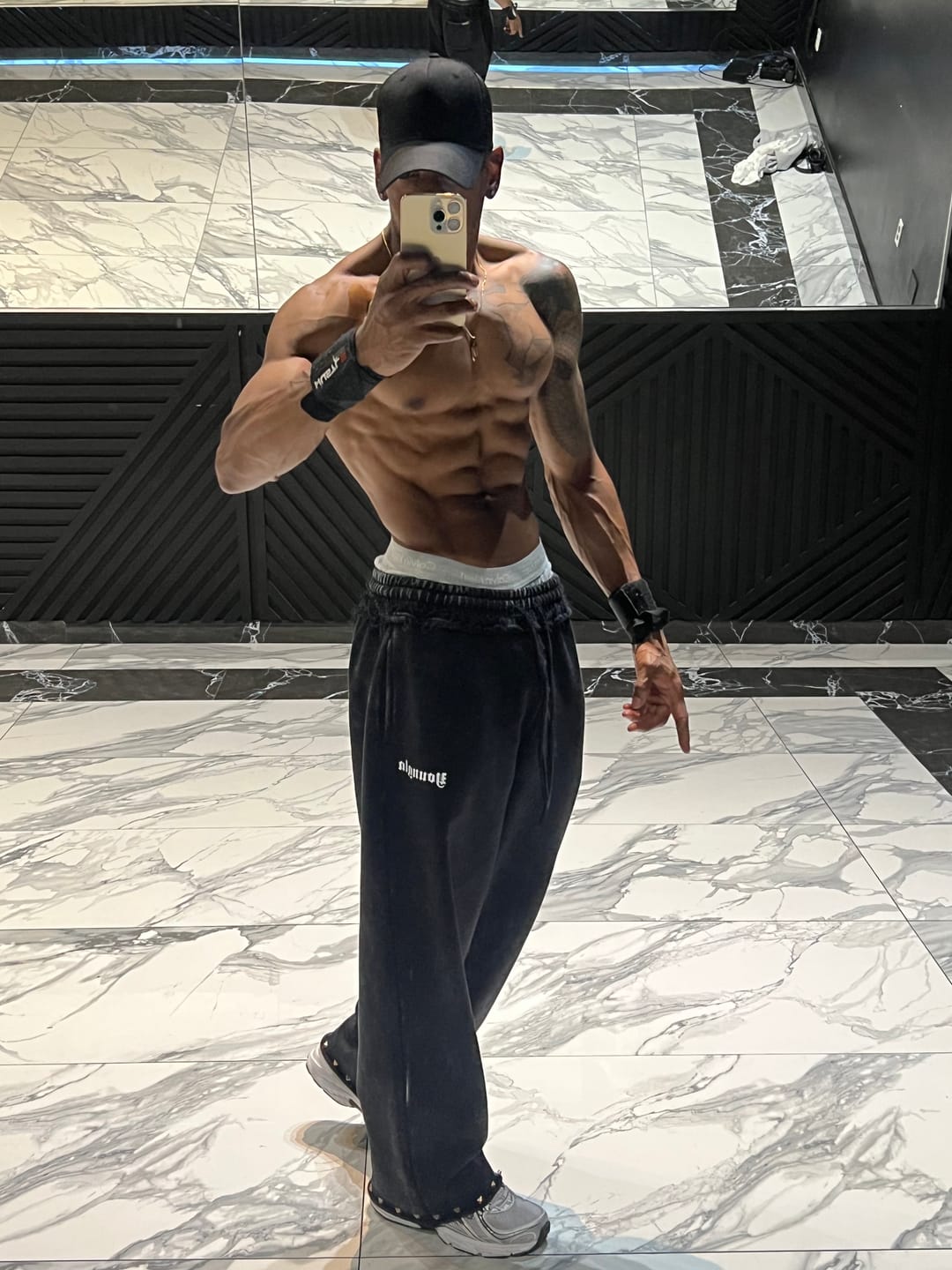 Customer photo review of 2087 - Stud Sweats