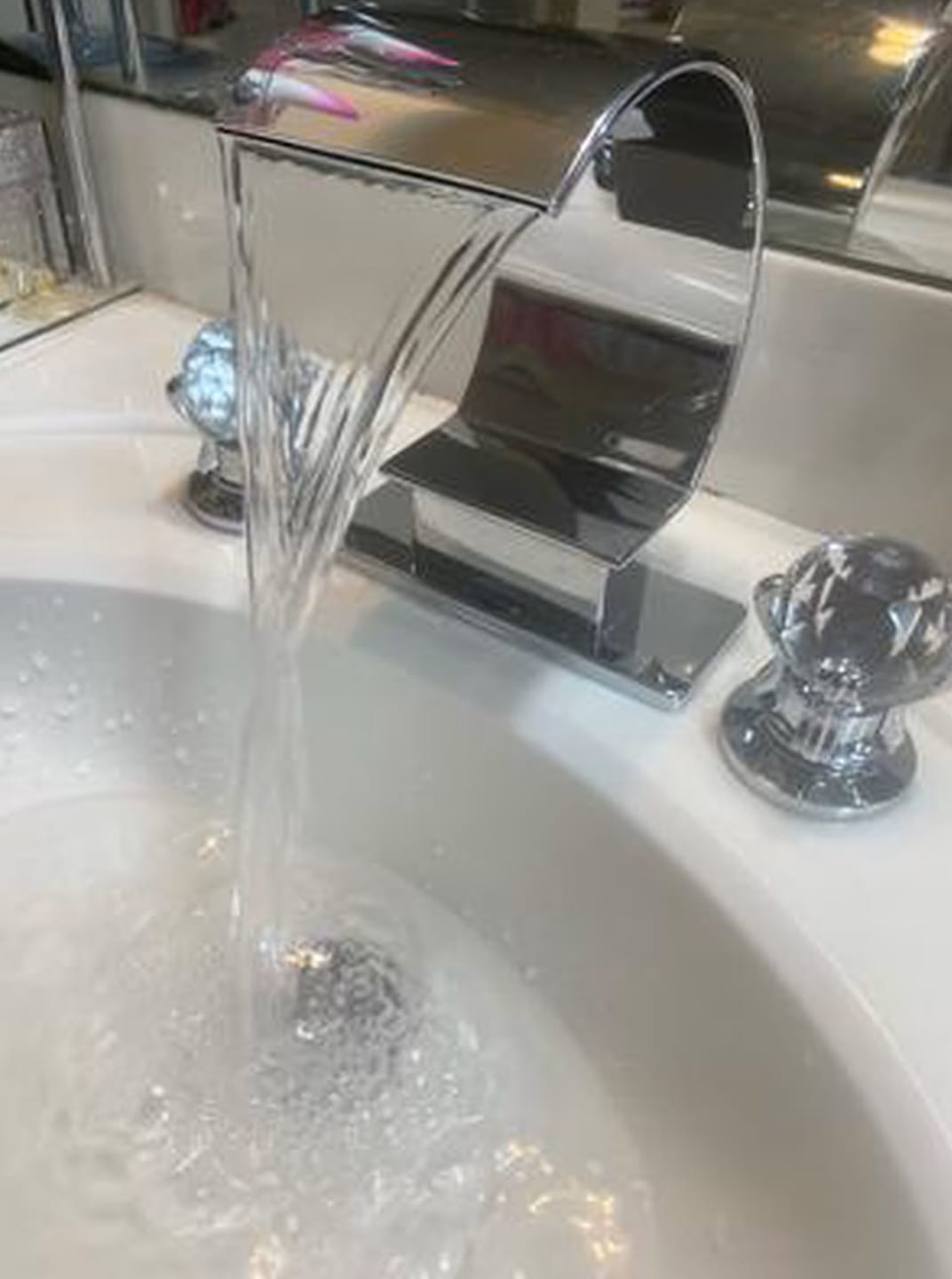 Customer photo review of Nidelva – Three-Piece Tub Faucet Hot & Cold Water Mixer Tap with Dual Crystal Handles