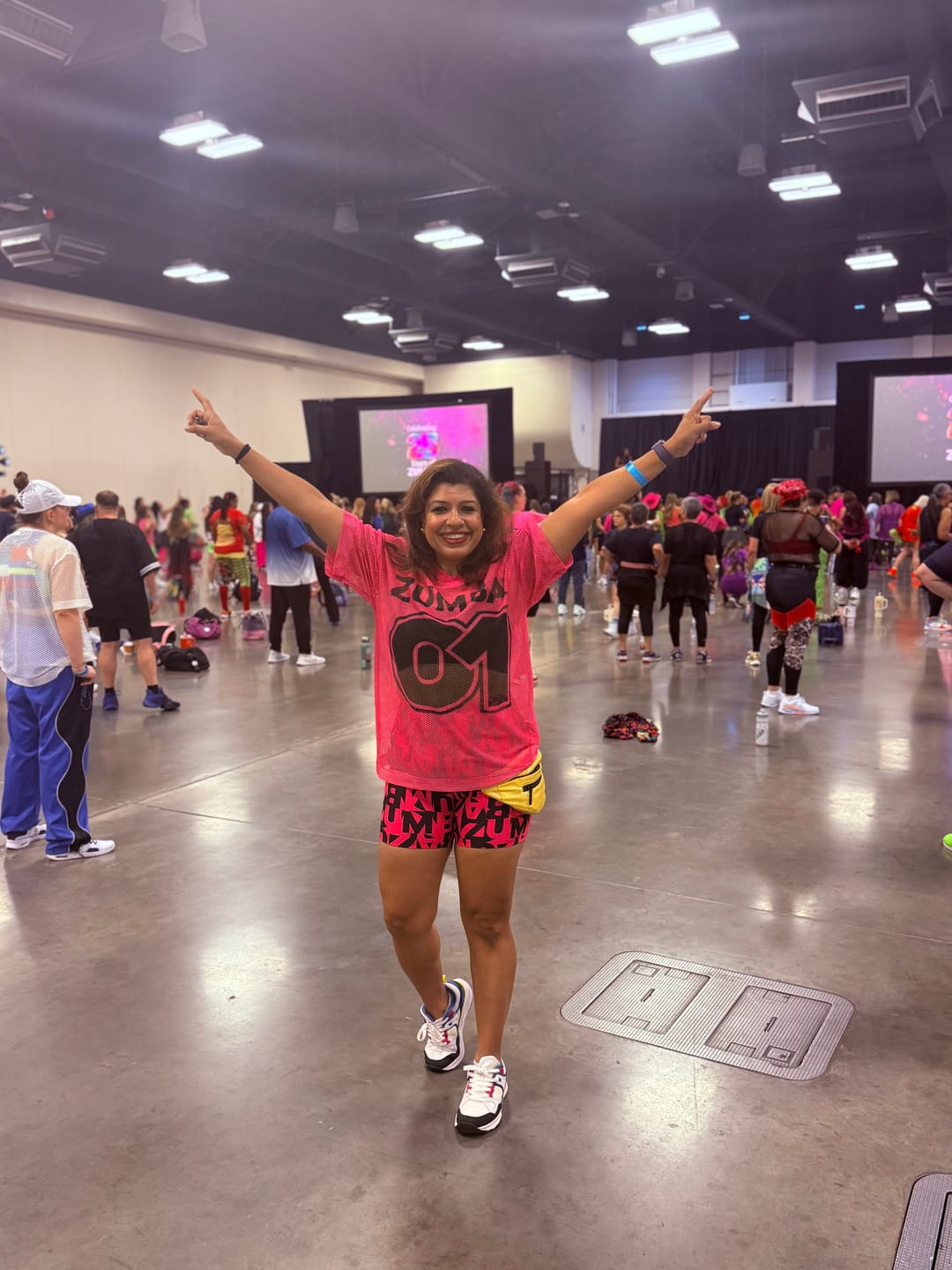 Customer photo review of Ultrabright Oversized Mesh V-Neck Top