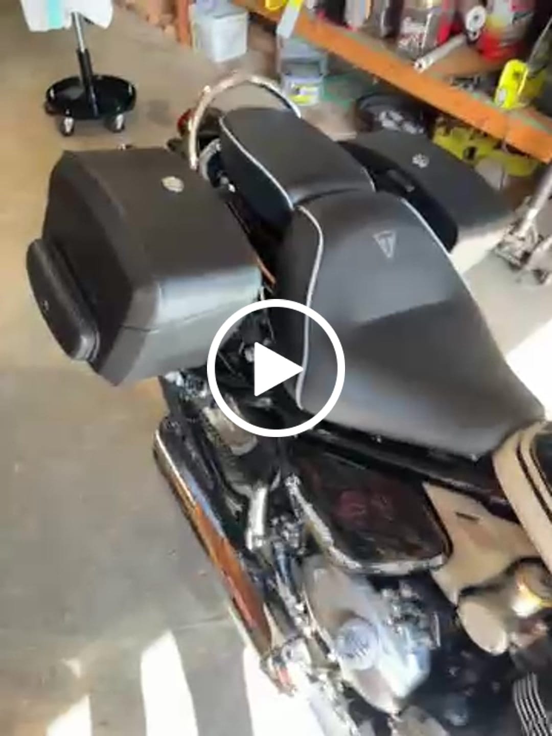 Customer video review of 24L - Ironclad Quick-Mount Medium Triumph Bonneville Speedmaster 2018+ Leather Wrapped Hard Saddlebags