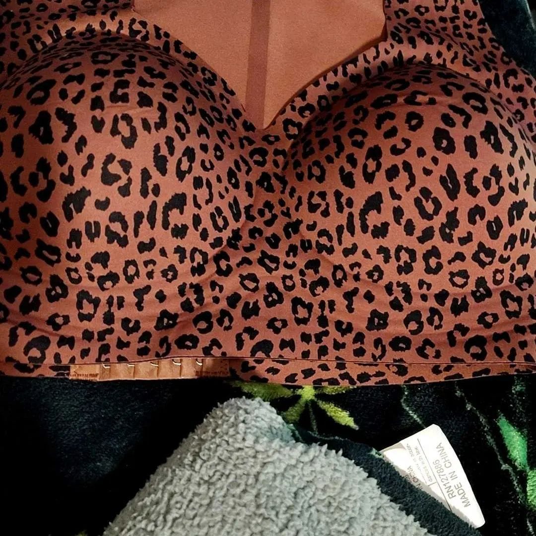 Customer photo review of Front Closure Cross-Back Wireless Posture Bra
