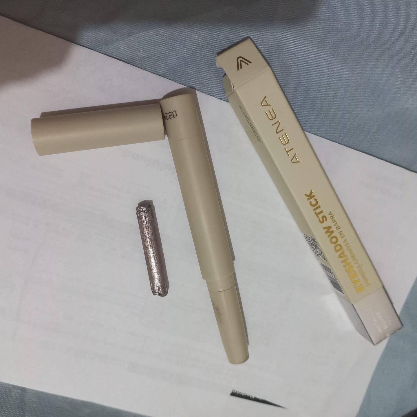 Customer photo review of SOMBRAS CREMOSAS EN BARRA