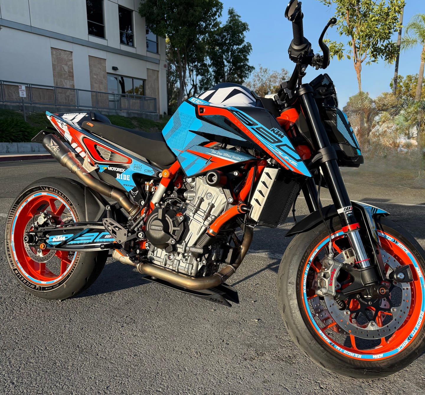 Customer photo review of KTM 890 Duke R GRAPHICS - "Rasorblade" (Blue)