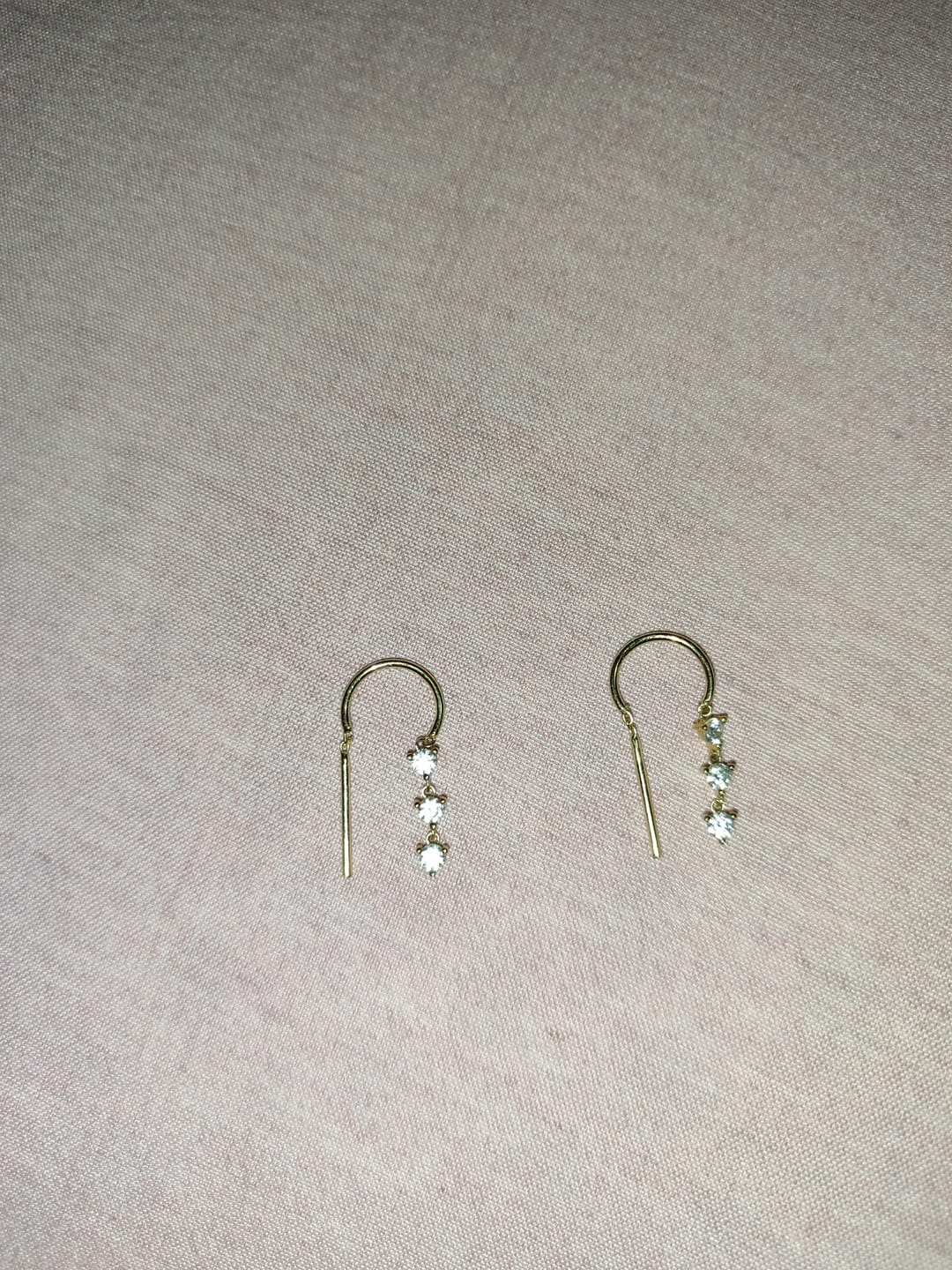 Customer photo review of Mocha Üç Taş Sallantılı Altın Relax Piercing