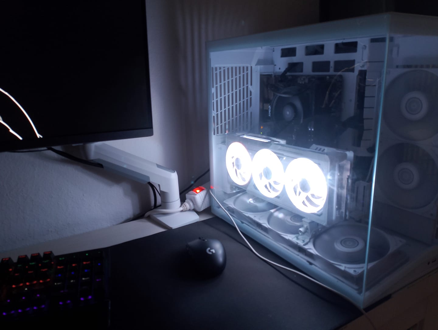 Customer photo review of AsiaHorse PCIE 4.0 16x Shielded Riser Cable