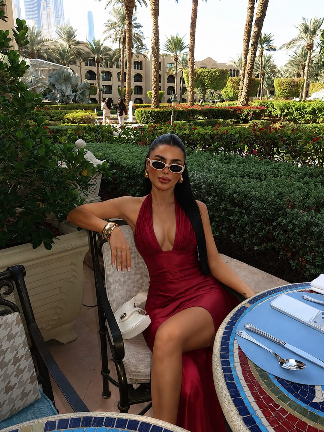 Customer photo review of VESTIDO MAXI SATÉN HALTER CON ESPALDA DE CORSÉ