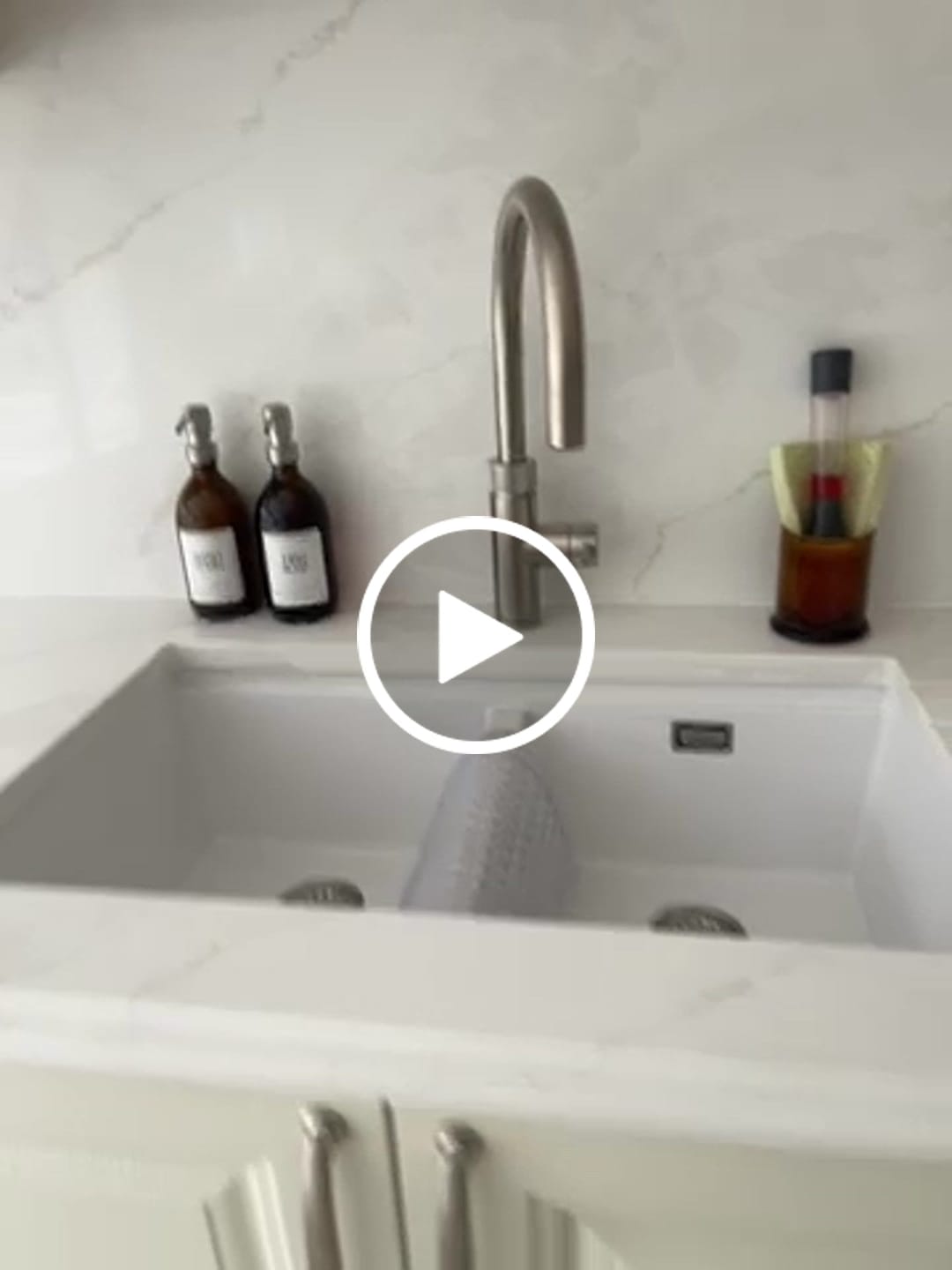 Customer video review of 500ml Amber Glass Bottle with Metal Pump White Label