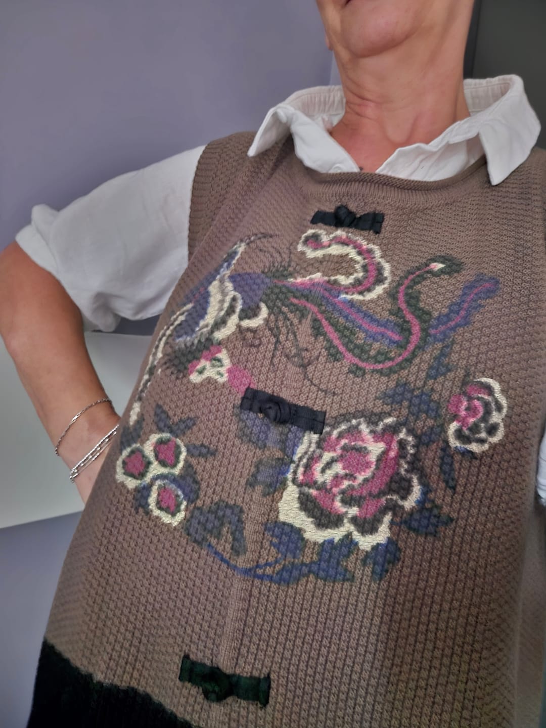 Customer photo review of Plus Size Women Retro Flower Print Colorblock Vest