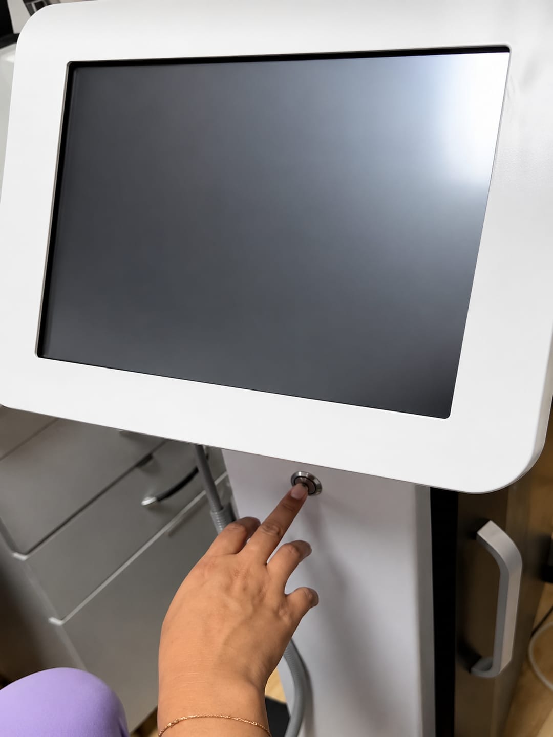 Customer photo review of DermaFlux M3 RF Microneedling System