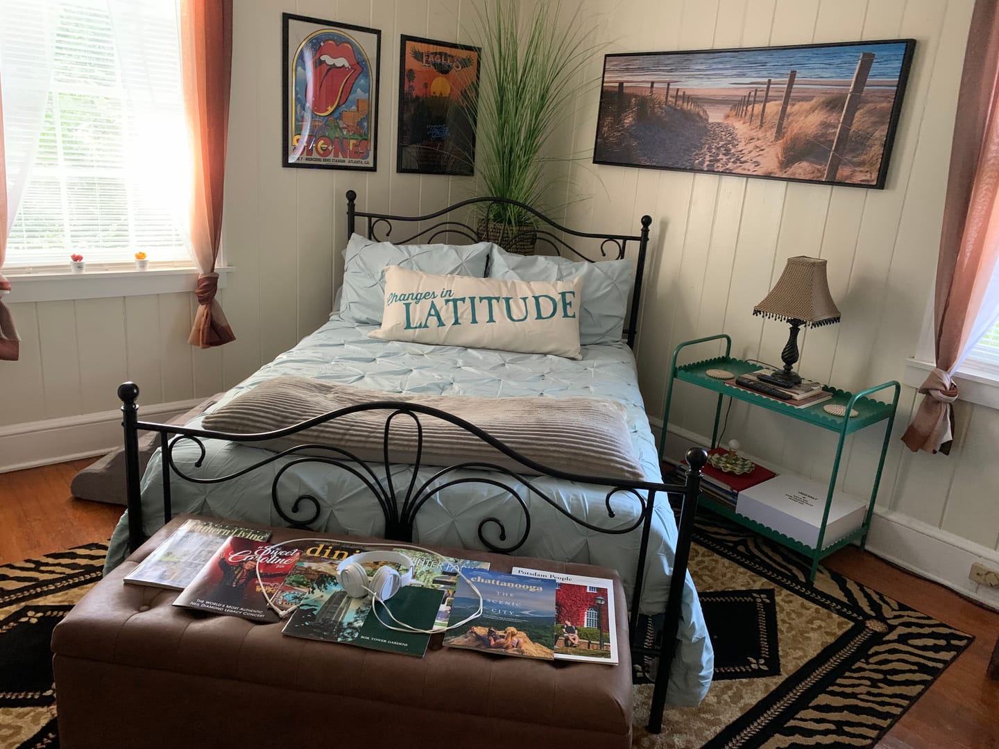 Customer photo review of Margaritaville Resort Changes in Attitude Pillow