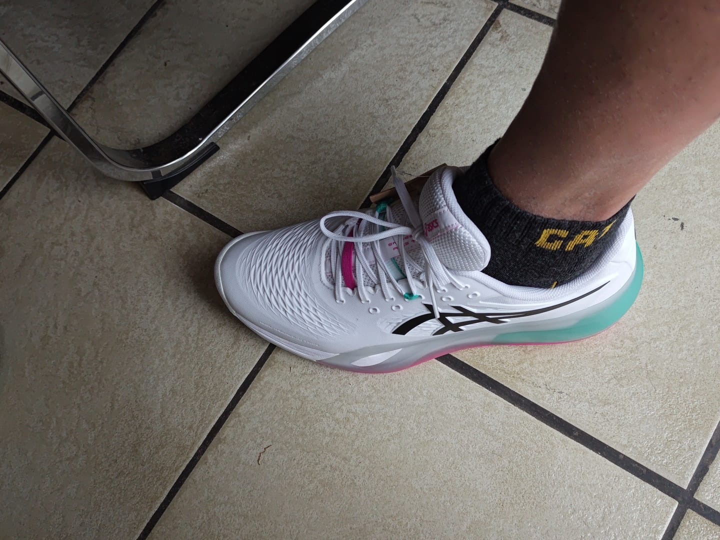 Customer photo review of CHAUSSURES ASICS GEL RESOLUTION X WHITE /AURORA GREEN TOUTE SURFACE