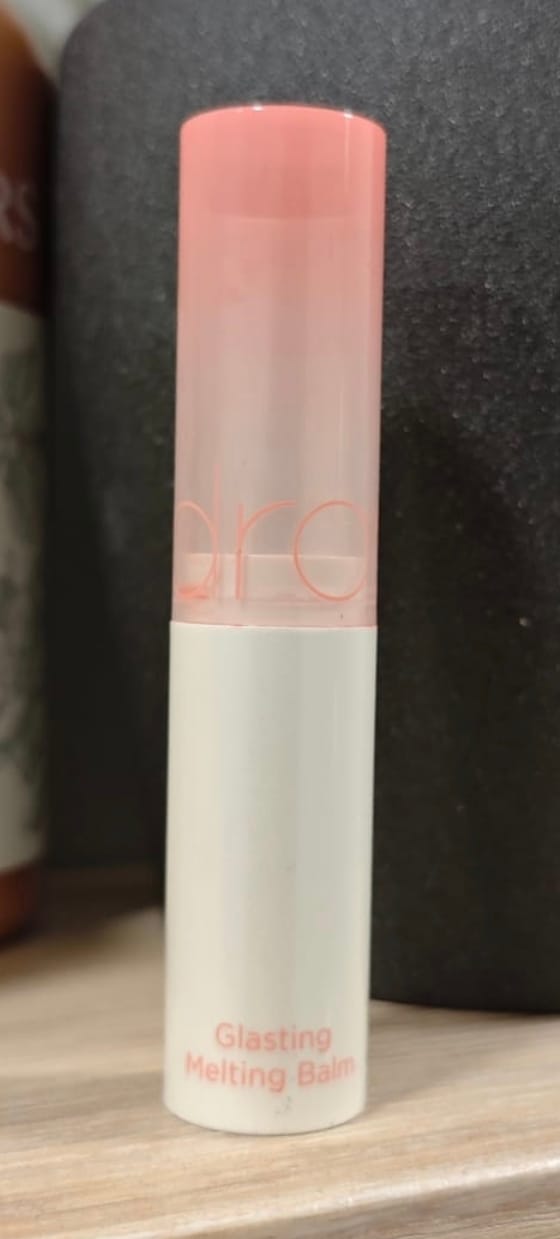 Customer photo review of Viegli kūstošs tonējošs balzams lūpām Rom&nd Glasting Melting Balm