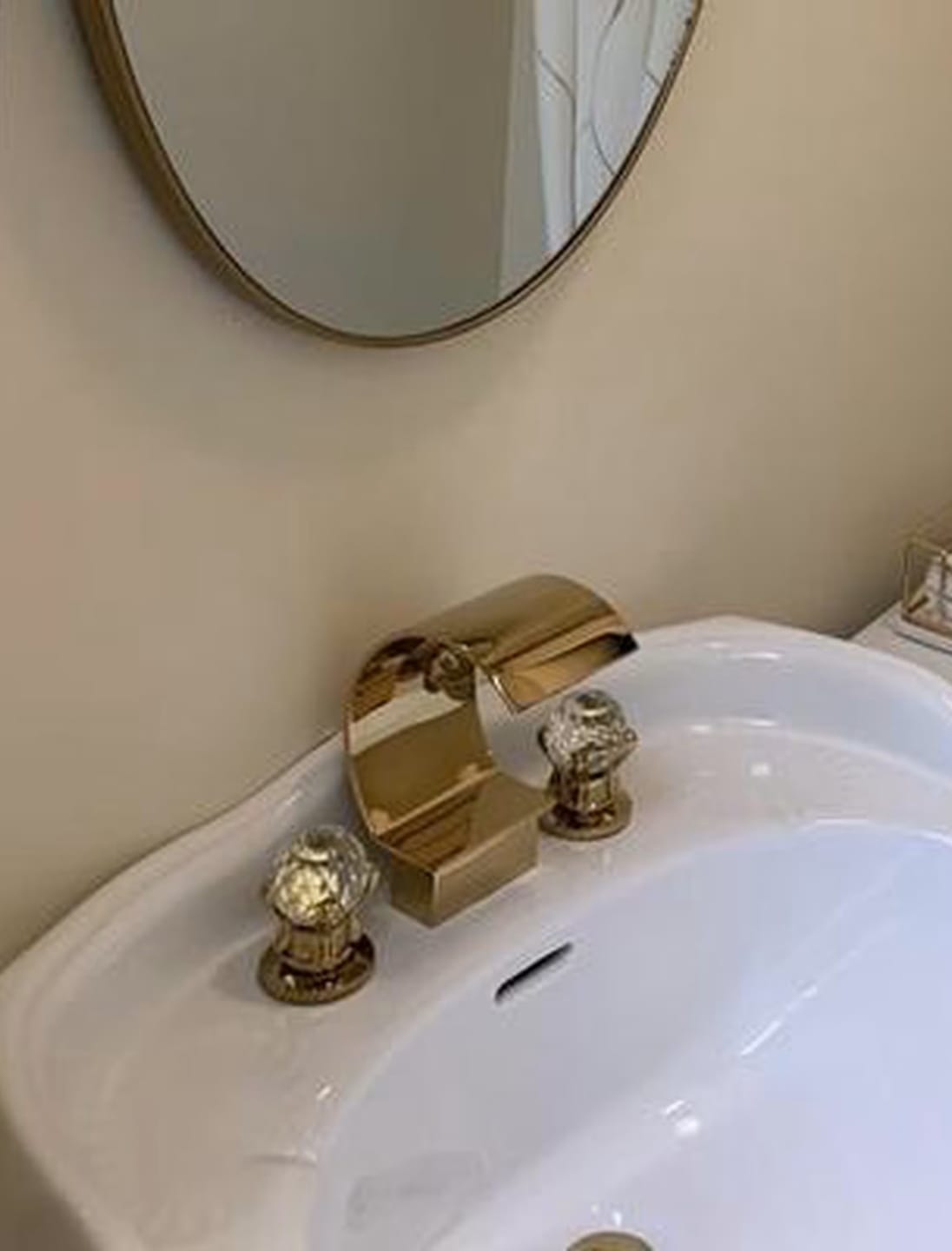 Customer photo review of Nidelva – Three-Piece Tub Faucet Hot & Cold Water Mixer Tap with Dual Crystal Handles