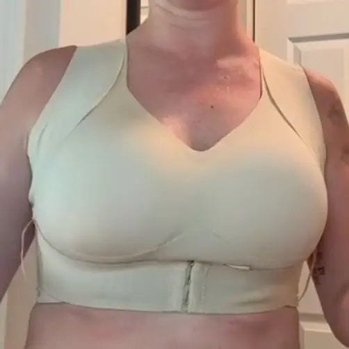 Customer photo review of Front Closure Cross-Back Wireless Posture Bra