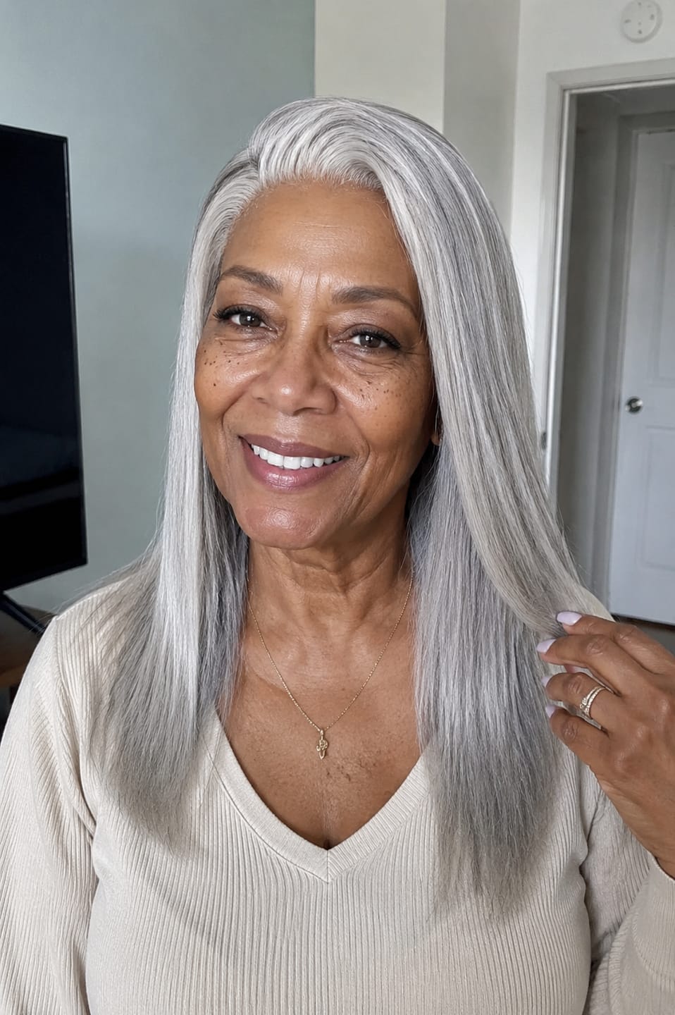 Customer photo review of Luvwin 13x4 Silky Salt & Pepper Long Straight Silver Wig 100% Human Hair