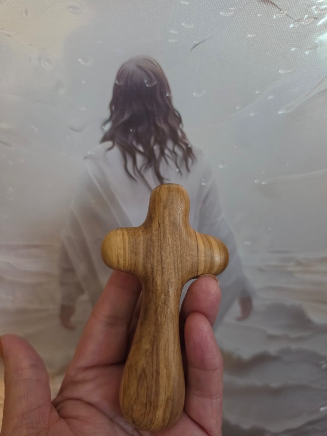 Customer photo review of 🎁 Olive Wood Comfort Cross (Handheld) (100% off)
