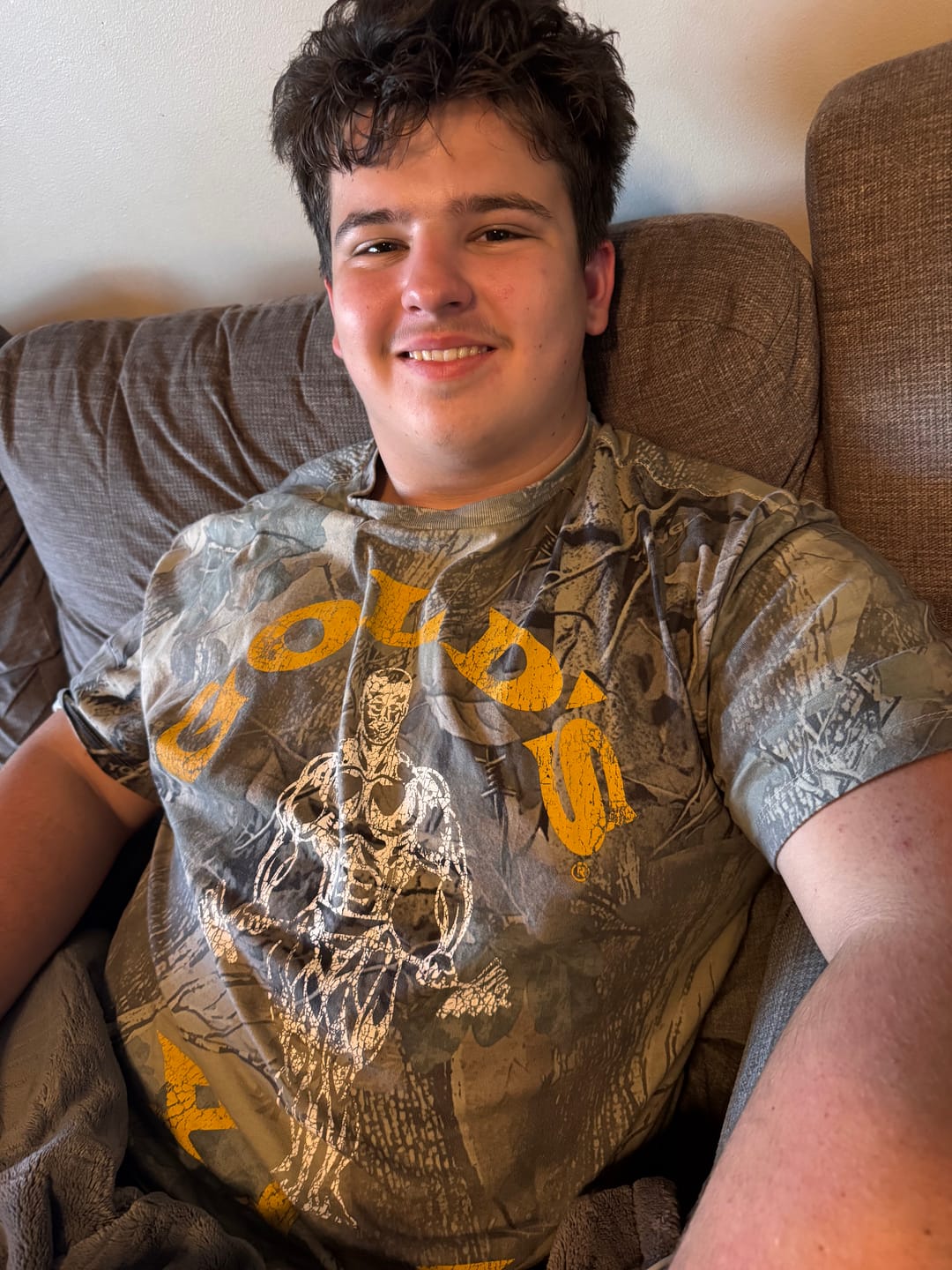 Customer photo review of 4213 - Gold's Iron Legacy Icon Tees