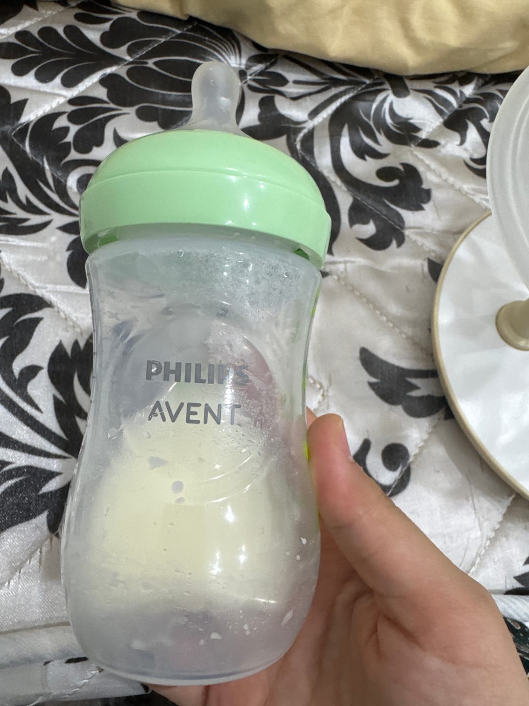 Customer photo review of Philips Avent Natural 3.0 Feeding Bottle Deco (260ml)