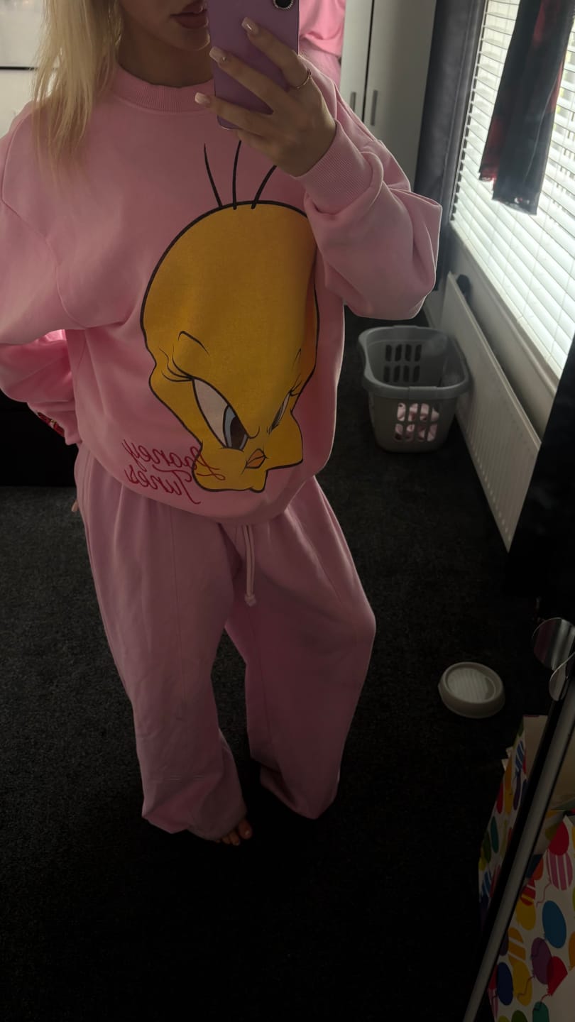 Customer photo review of 5255 - Looney Tunes Face Crewnecks