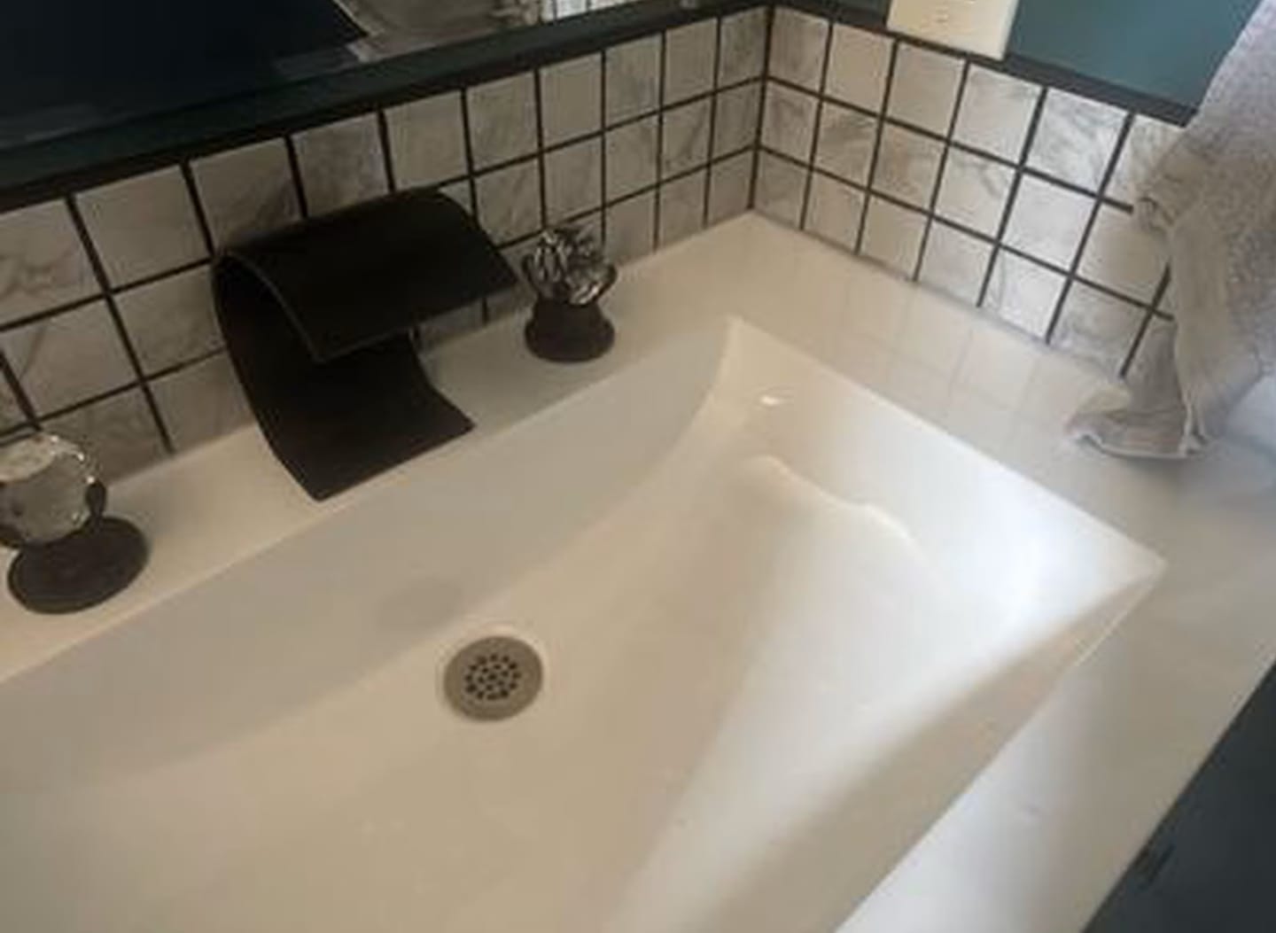 Customer photo review of Nidelva – Three-Piece Tub Faucet Hot & Cold Water Mixer Tap with Dual Crystal Handles