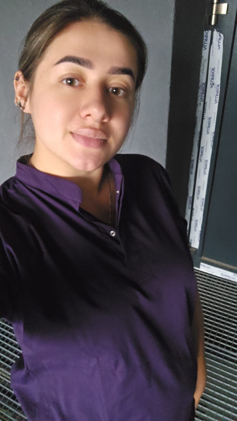 Customer photo review of Costum Medical Mov, Pentru Femei - Purple - Model Activity