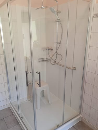 Customer photo review of SONNI Walk In/ Begehbare Dusche Duschabtrennung Duschwand Nano Klarglas Glasstärke 8mm Breite 70-120cm