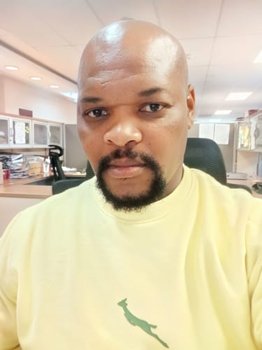 Customer photo review of Springboks HS Middle Logo Crew Sweat - Sunshine