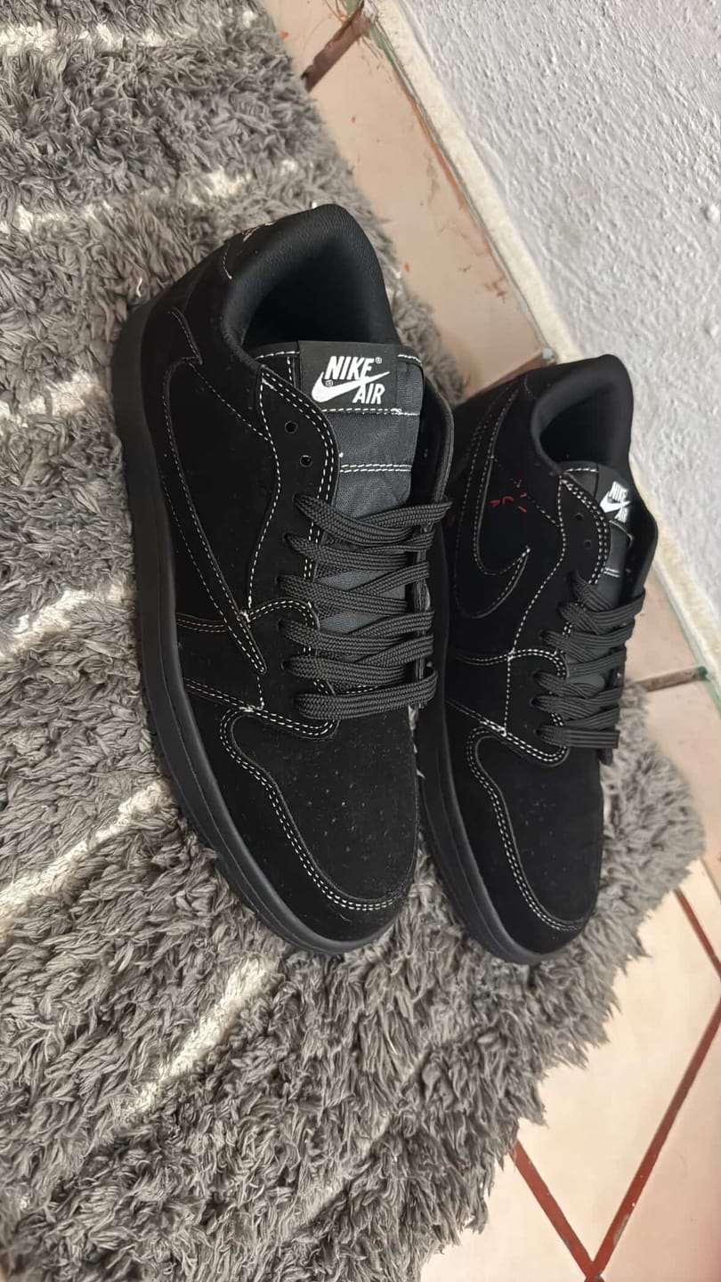 Customer photo review of Tenis Travis Low Black Phantom