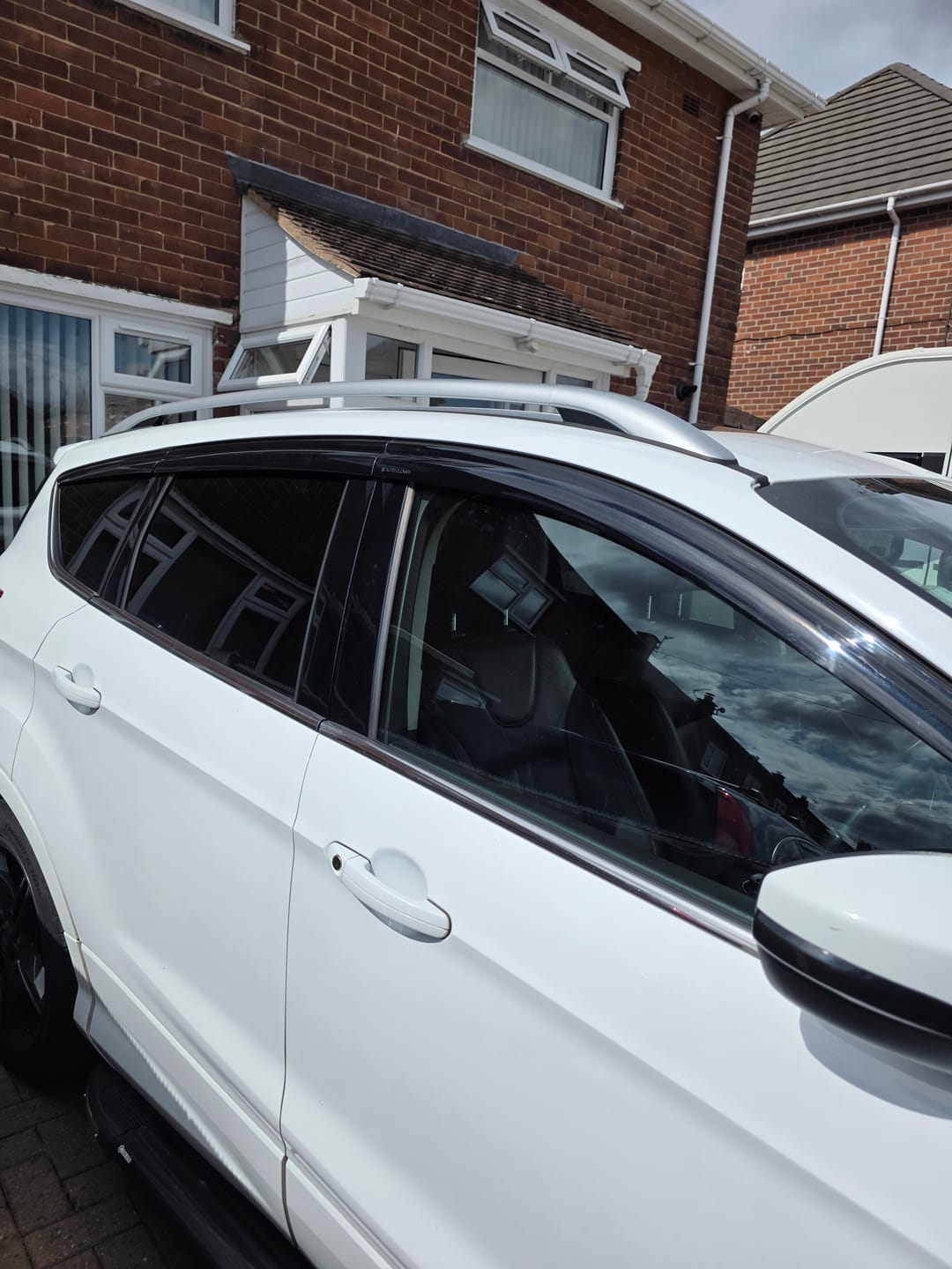 Customer photo review of Auto Clover Wind Deflectors Set for Ford Kuga 2012 - 2019 (6 pieces)