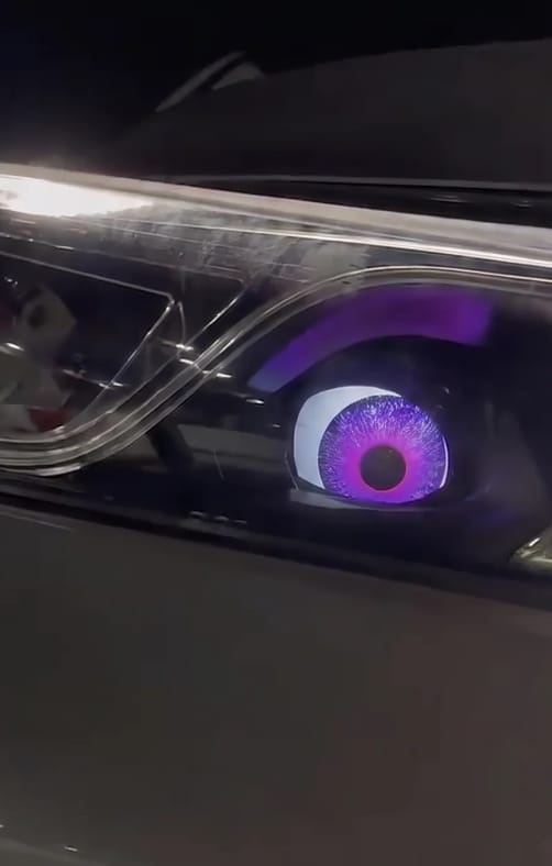 Customer photo review of Faros LED con Ojos Animados