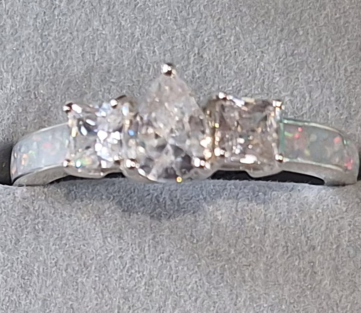 Customer photo review of Princess Cassandra Ring, suitable for 2 sets of ashes.