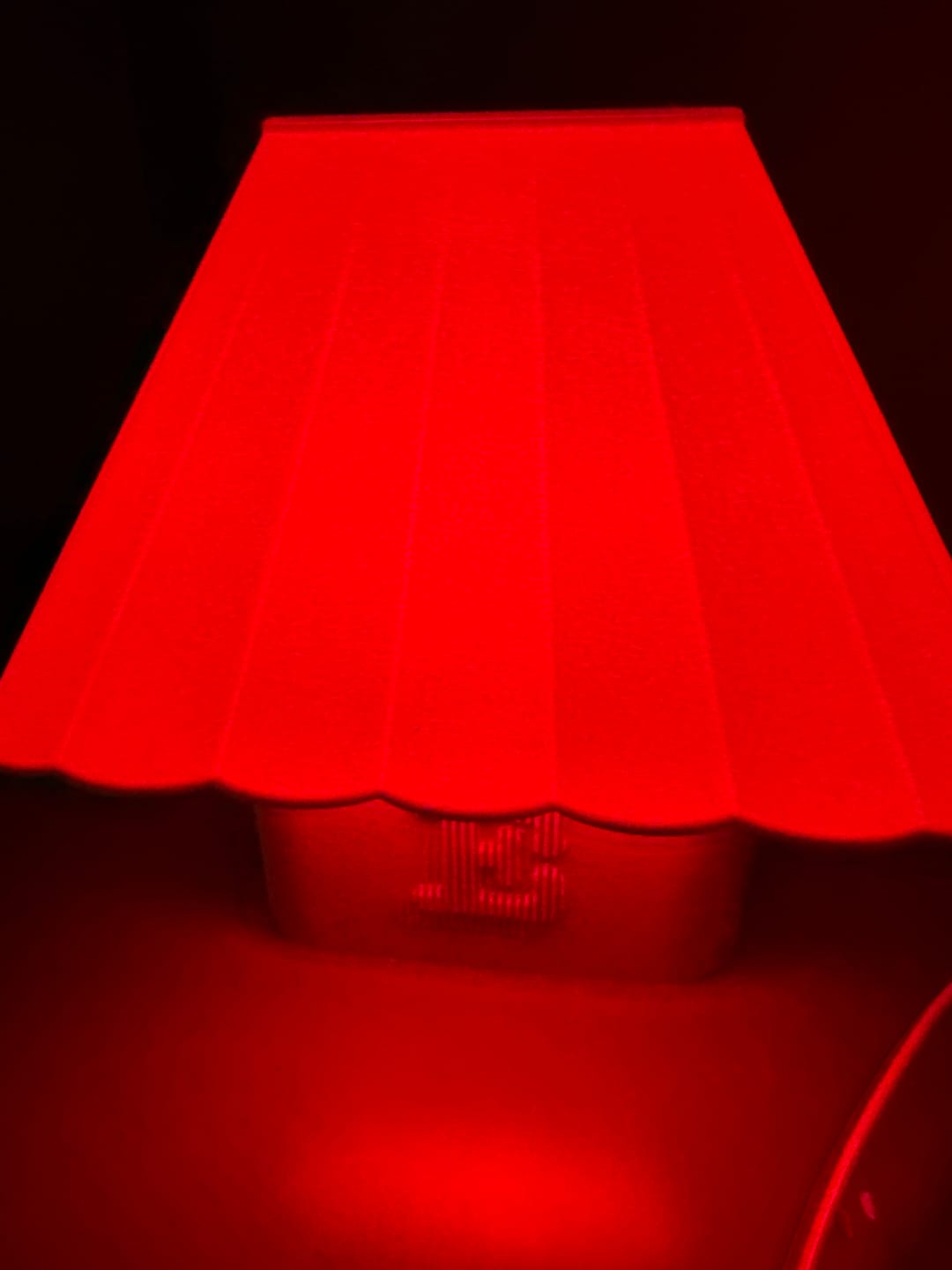 Customer photo review of Luminária Acalanto - Tecnologia SleepWave™ com Luz Vermelha