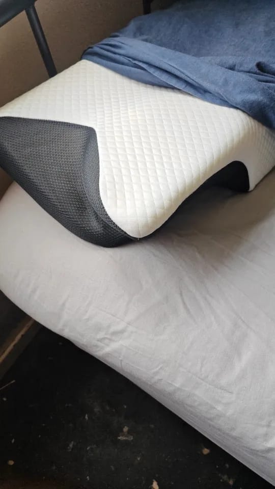 Customer photo review of Almohada cervical ergonómica