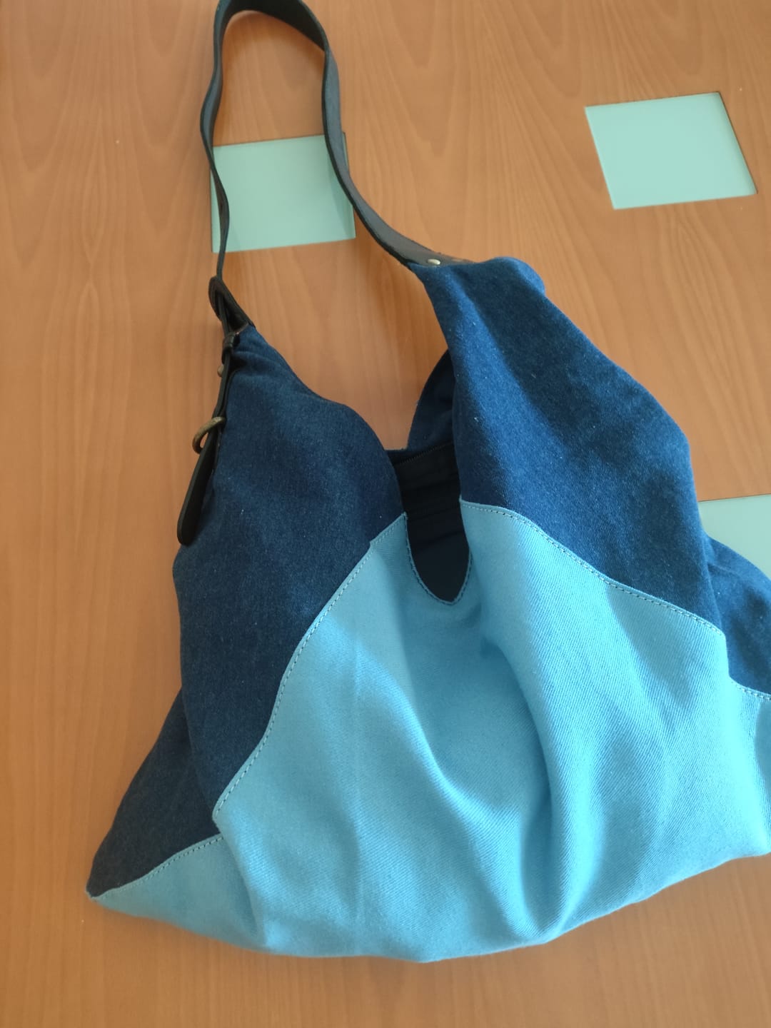 Customer photo review of Bolso Violeta “Denim Blue Sky" · Pieza Única Núm. 19409 (primeras piezas) en evolución.