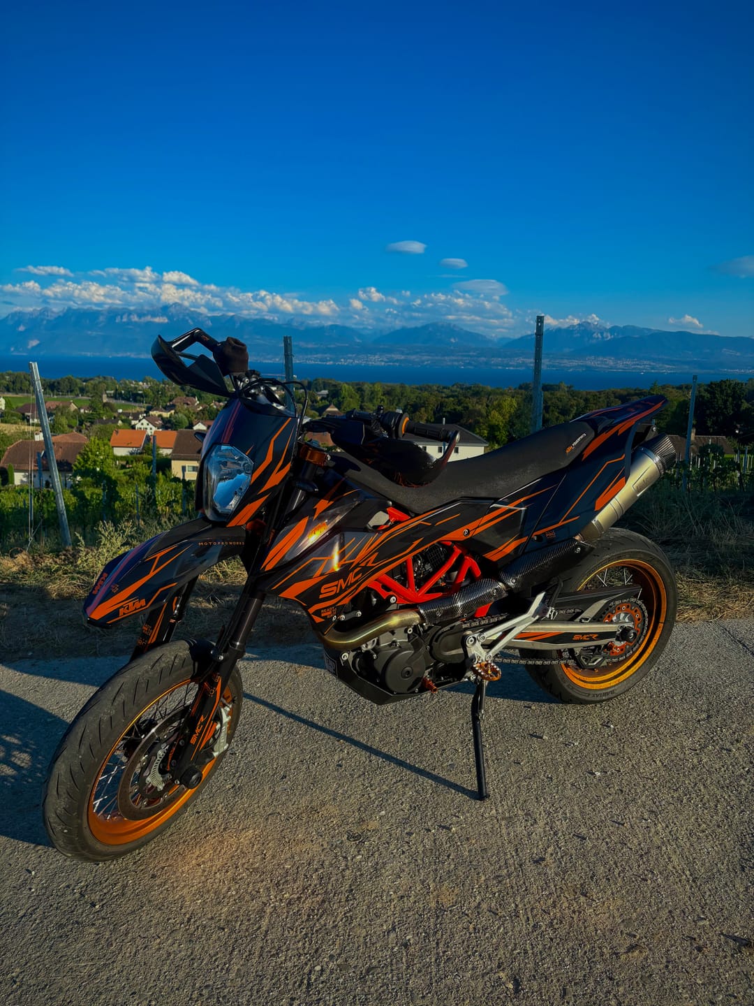 Customer photo review of KTM 690 SMC-R 2026 GRAPHICS - "Ripple" (Marv Edition)