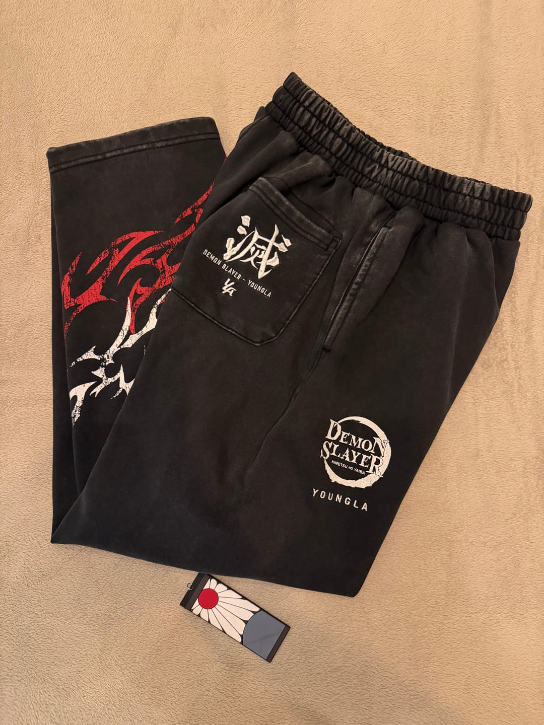 Customer photo review of 2153 - Demon Slayer: Kimetsu no Yaiba - Sweats