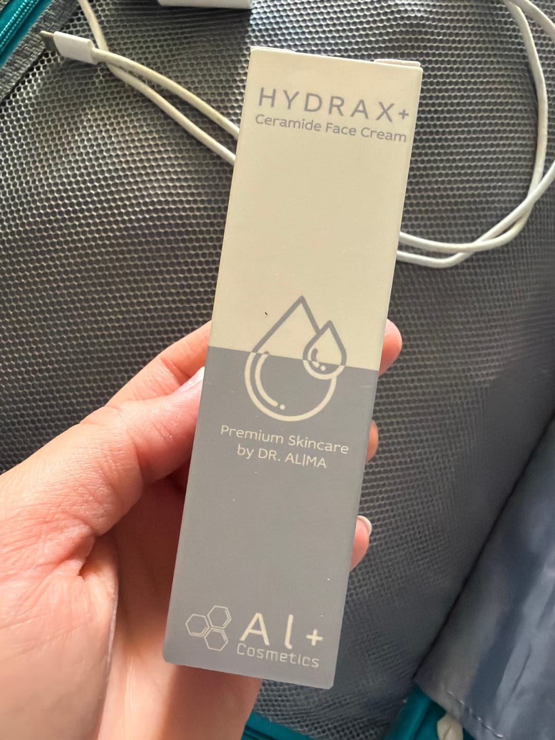 Customer photo review of HydraX+ | Бариерен крем за лице със серамиди