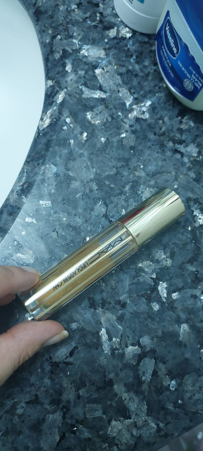 Customer photo review of Lipglass Blow Plumping Oil Ginger Zinger מאק שמן גלוס להענקת נפח לשפתיים שאינו דביק