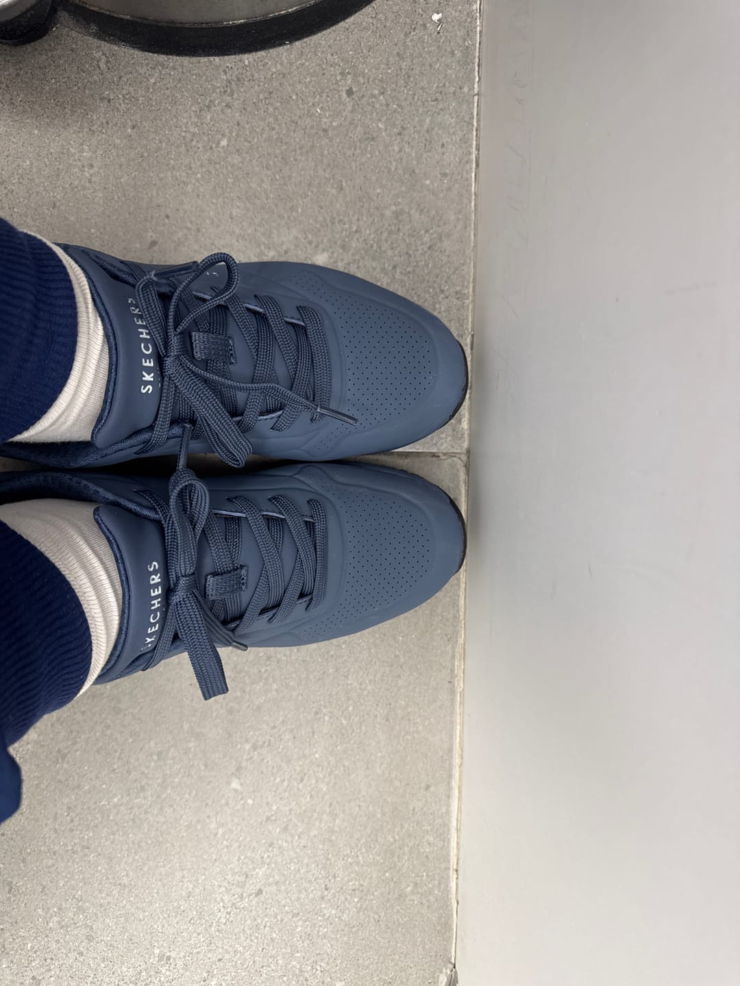 Customer photo review of Zapatilla Ocupacional Mujer Skechers Work Uno SR Azul Navy