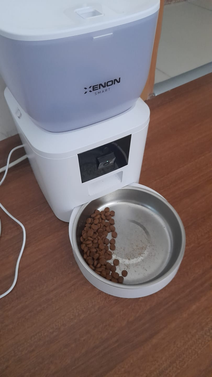 Customer photo review of Otomatik Kedi Mama Kabı (Kameralı) | Çelik Kaseli, Sesli, Wifi, Mobil Kontrol, Akıllı Mama Kabı (X8604)