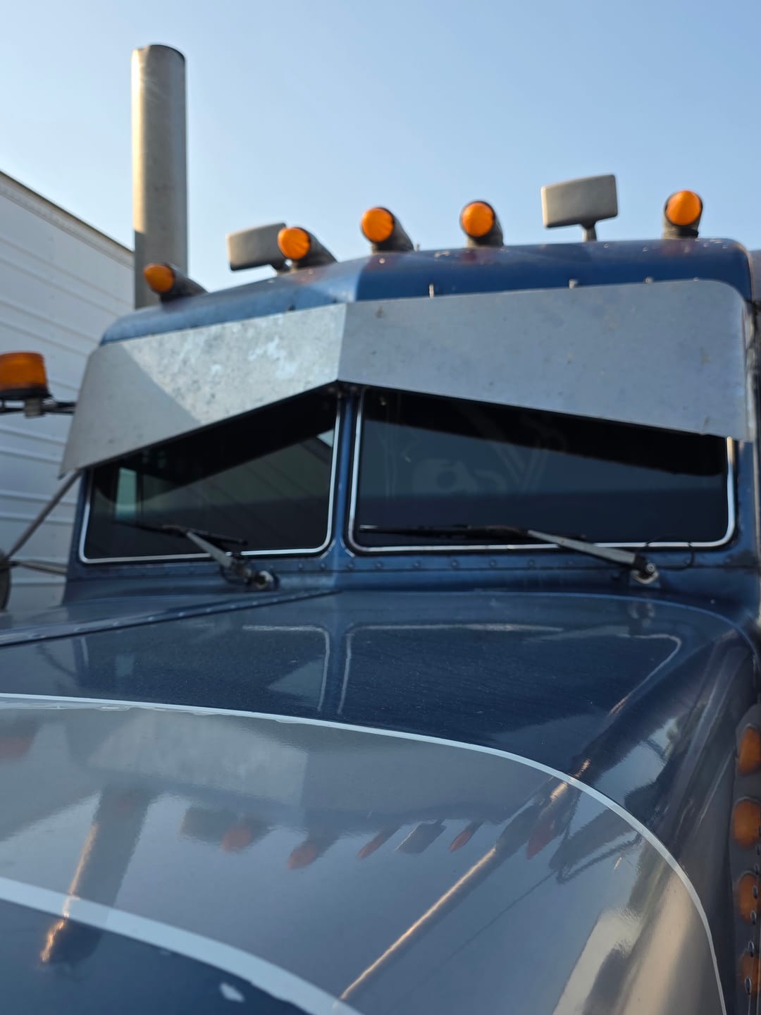 Customer photo review of 2 Piece Window Bus Glass For Peterbilt 379, 388, 389 , 386 #PFT-BG-379/389-RT